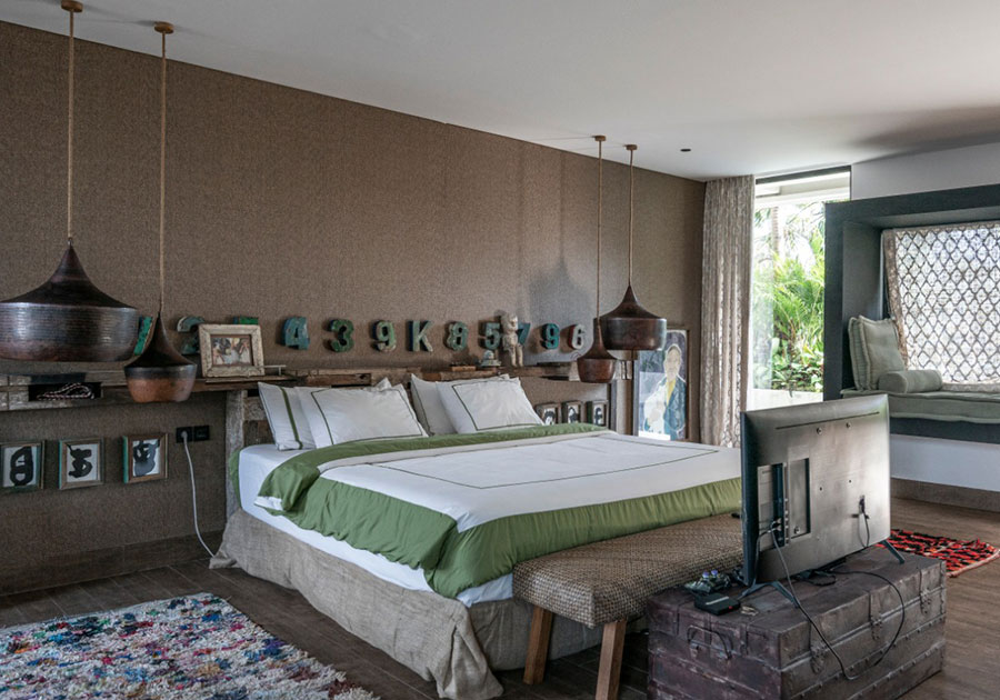Bedroom with a garden outlook